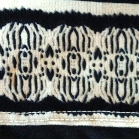 4@30.00𝅺 or 20.00 Ladies Top by ECI NEW YORK - Picture 9 of 12